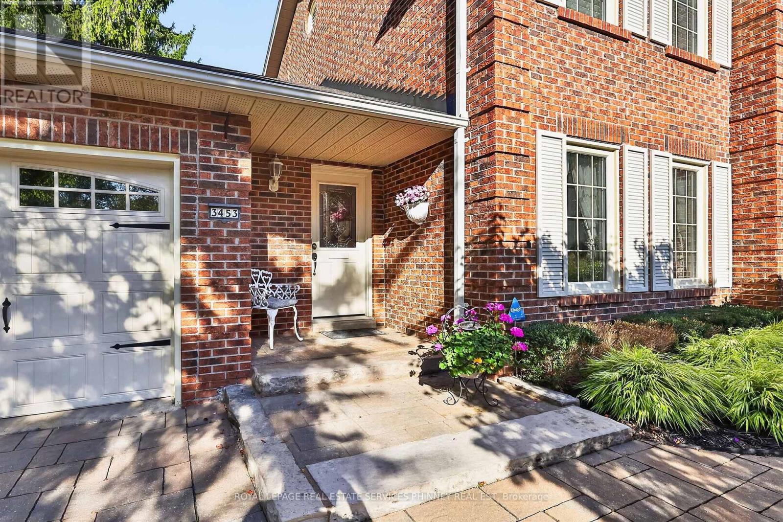3453 Sawmill Valley Drive, Mississauga, ON photo 3