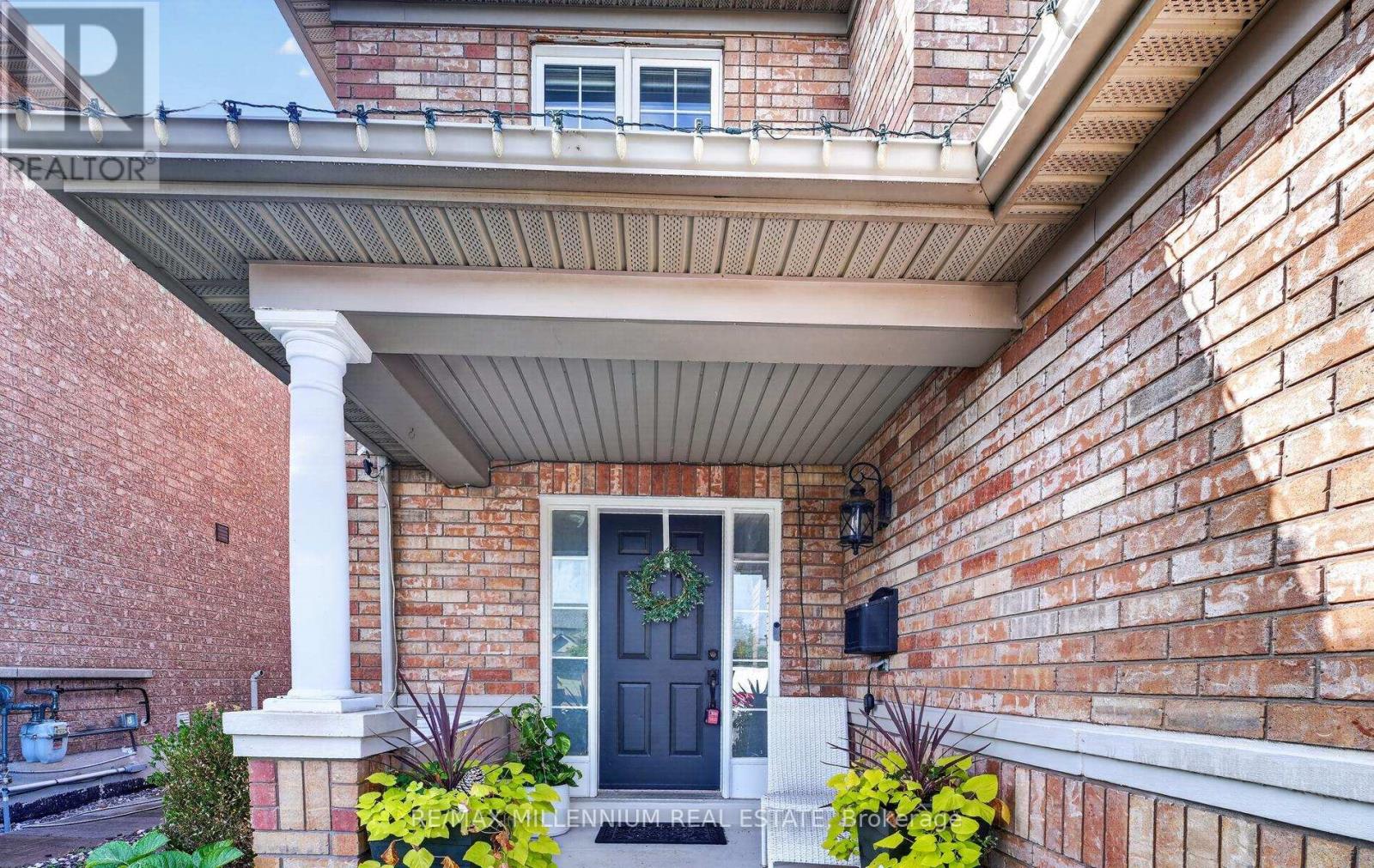 262 Brisdale Drive West, Brampton, ON photo 3
