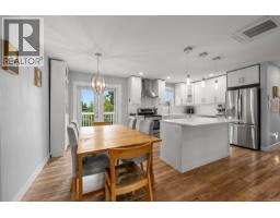 Living room - 554 Cormorant St, Comox, BC V9M1Z9 Photo 13