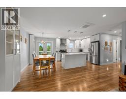 Kitchen - 554 Cormorant St, Comox, BC V9M1Z9 Photo 11