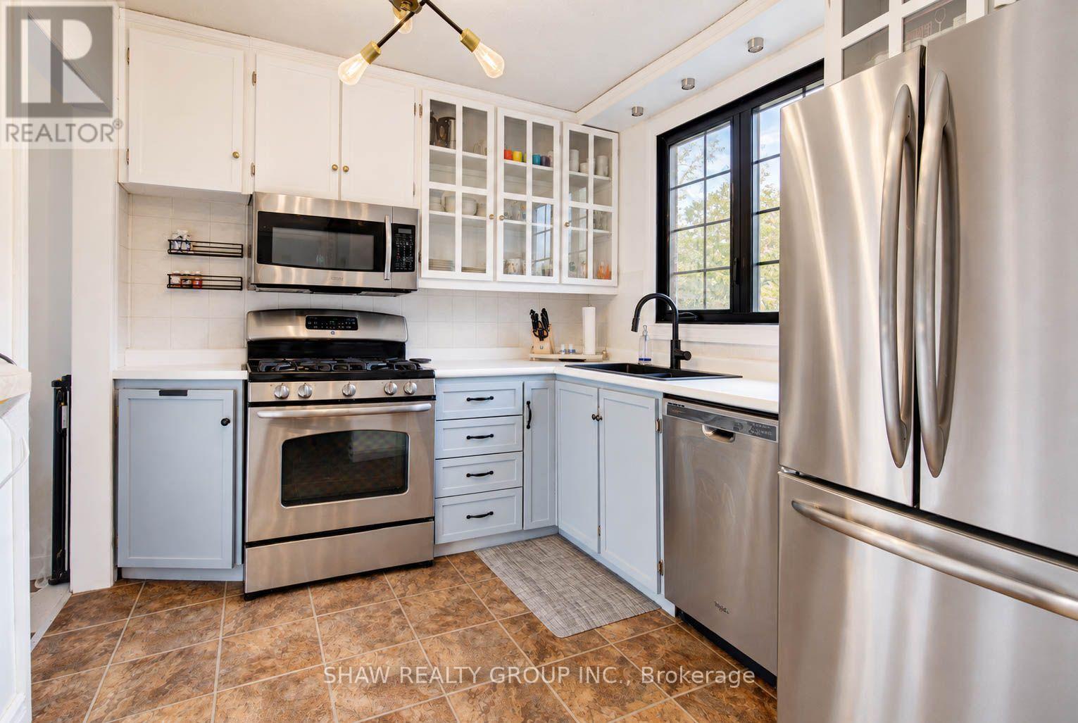 8 Peel Street, Hamilton, ON photo 10
