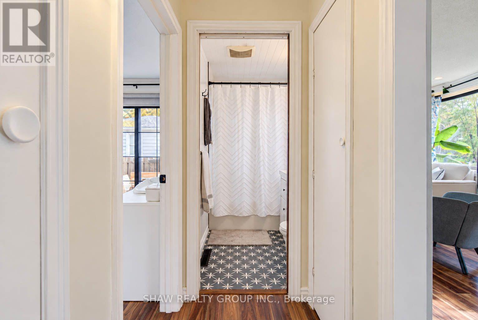 8 Peel Street, Hamilton, ON photo 18