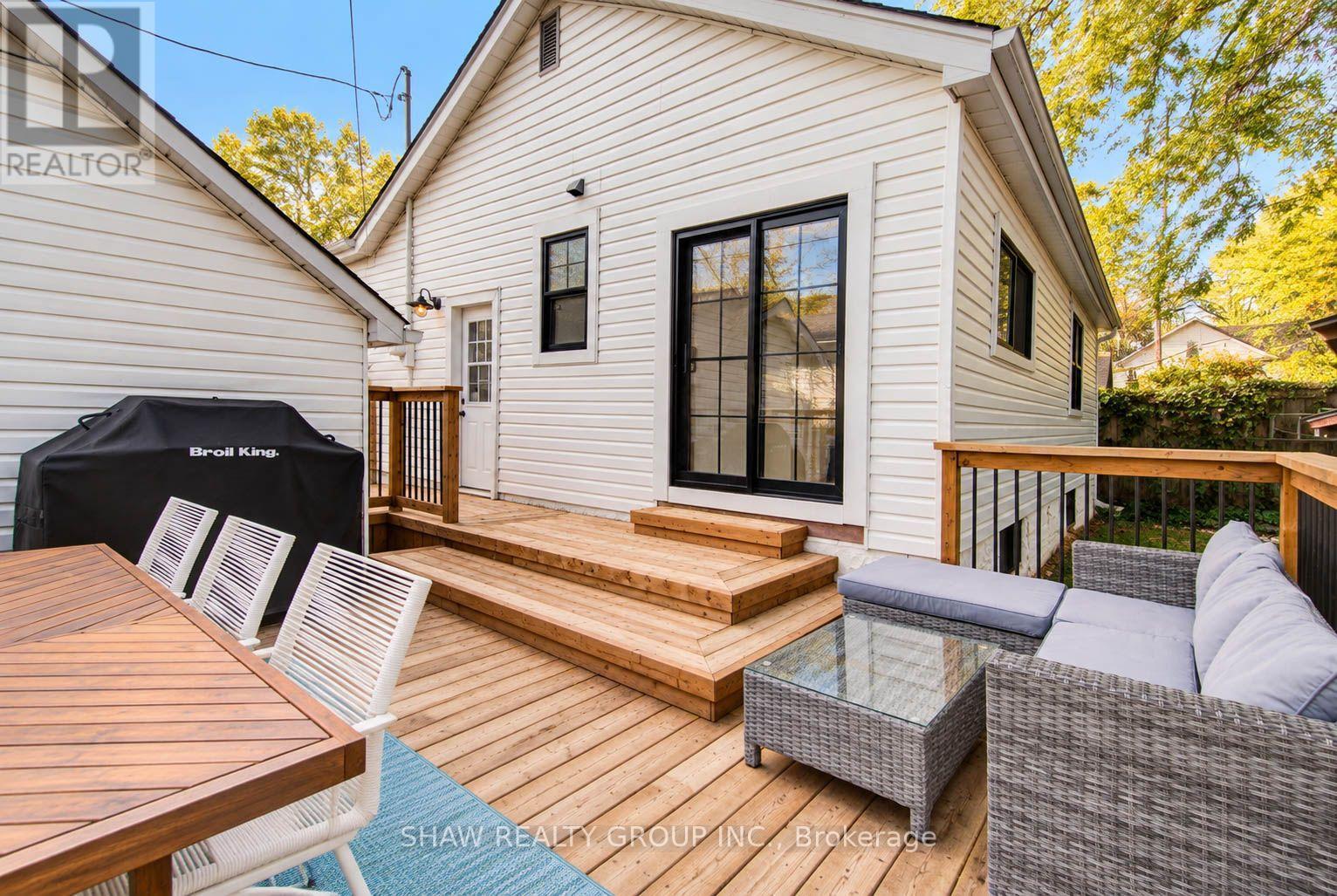 8 Peel Street, Hamilton, ON photo 37