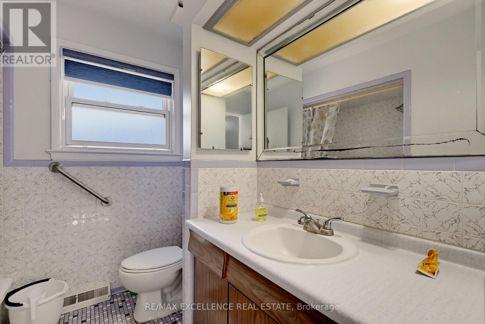 3040 WOODLAWN AVENUE - 23