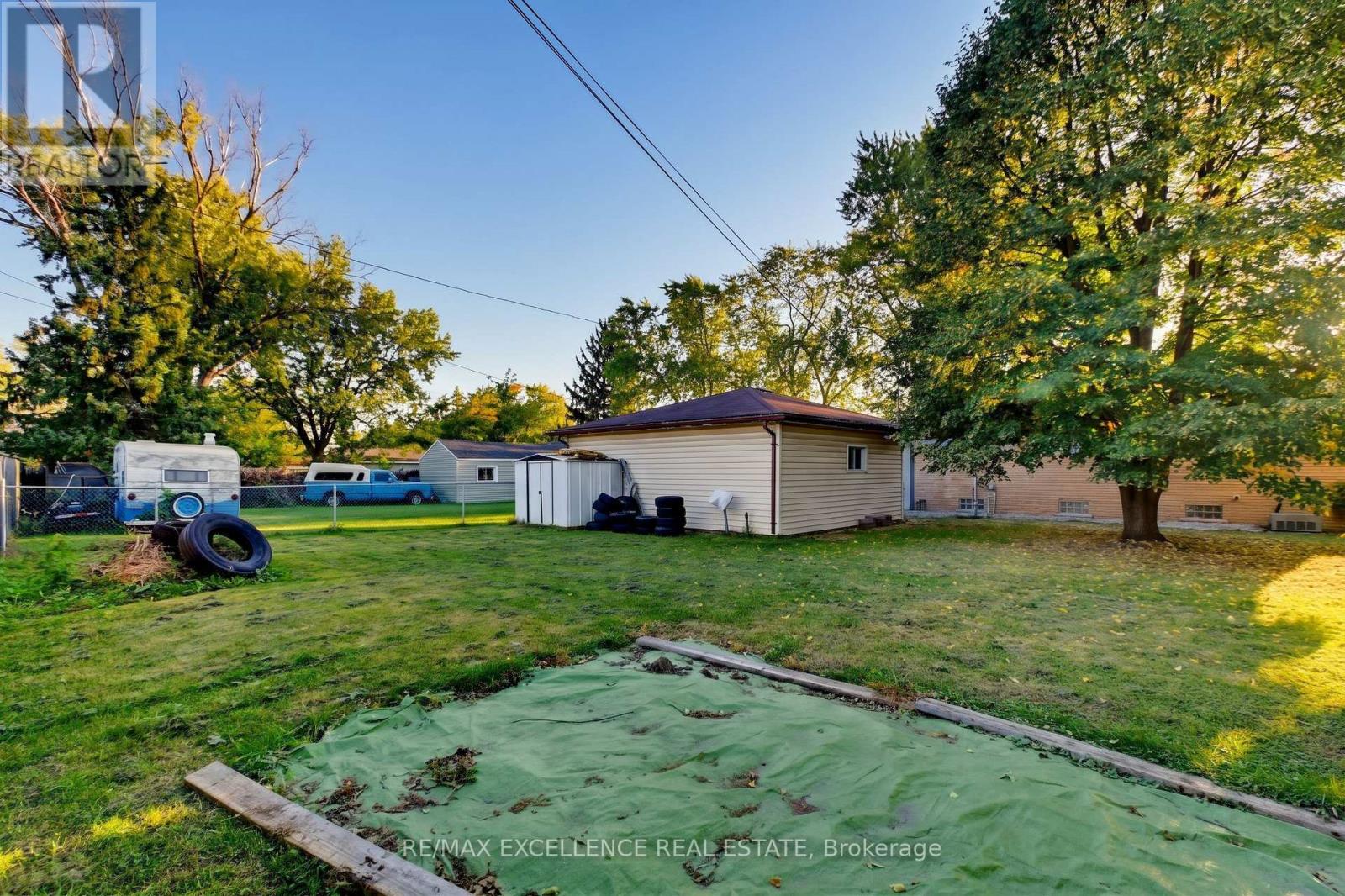 3040 WOODLAWN AVENUE - 43