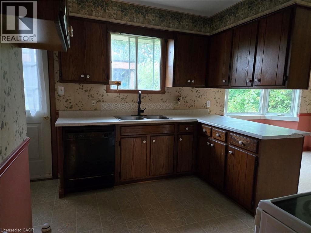 8 Lyndhurst Avenue — photo 11