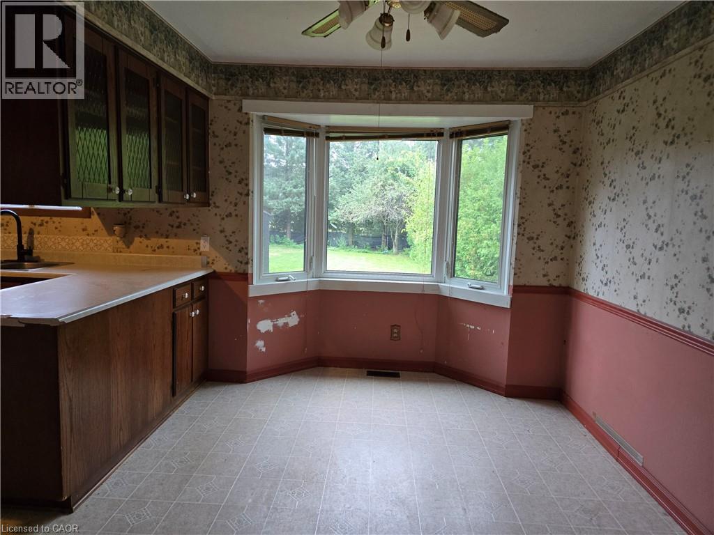 8 Lyndhurst Avenue — photo 13