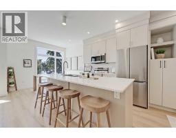 3, 828 8 Avenue NE - photo 2