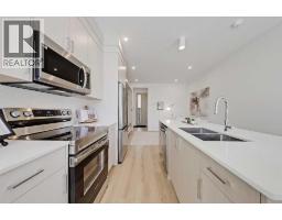 3, 828 8 Avenue NE - photo 4
