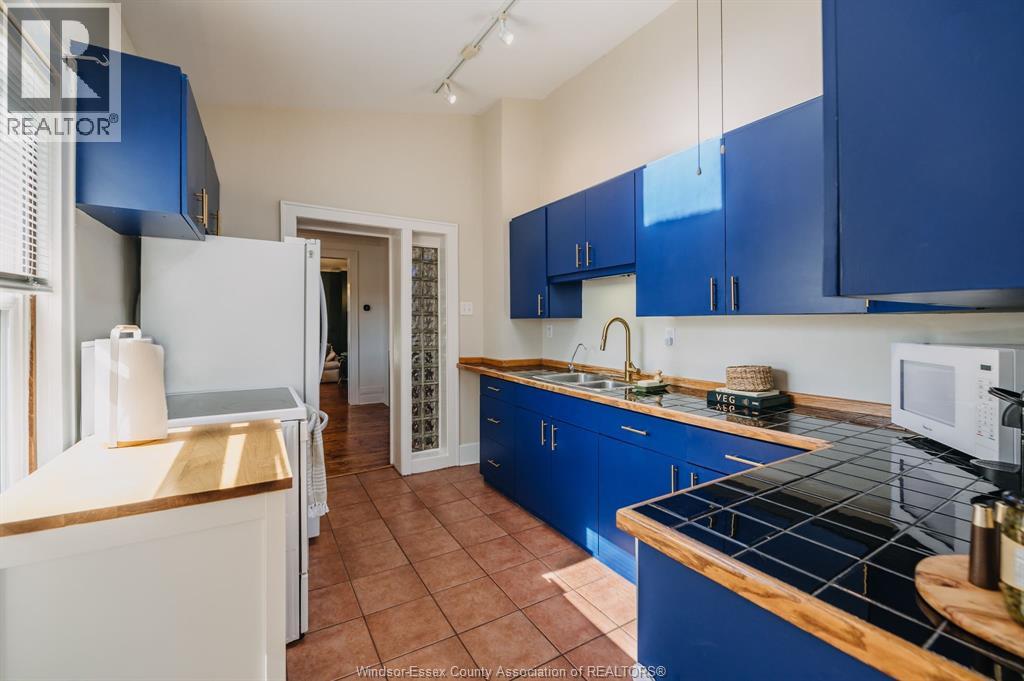 896 MONMOUTH ROAD - 10