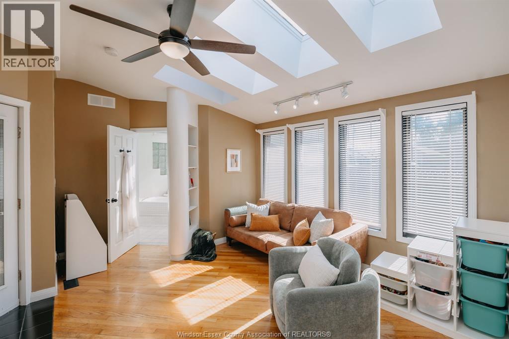 896 MONMOUTH ROAD - 11