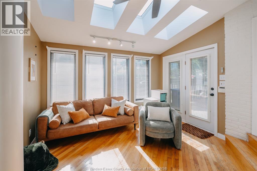 896 MONMOUTH ROAD - 12