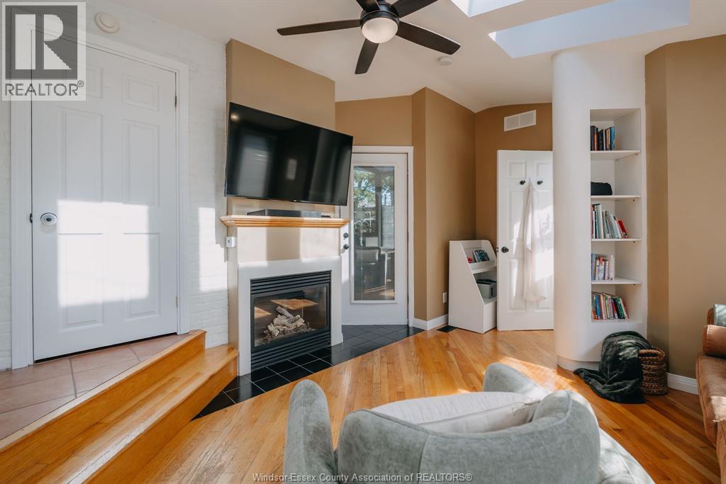 896 MONMOUTH ROAD - 13