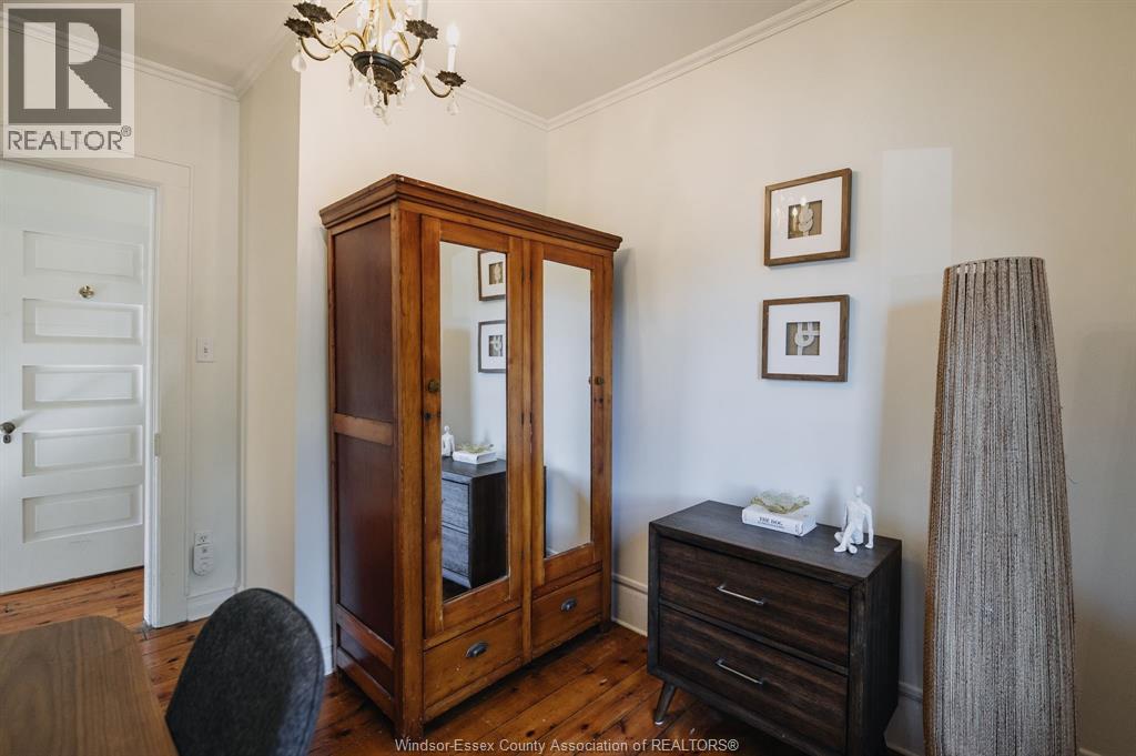 896 MONMOUTH ROAD - 18