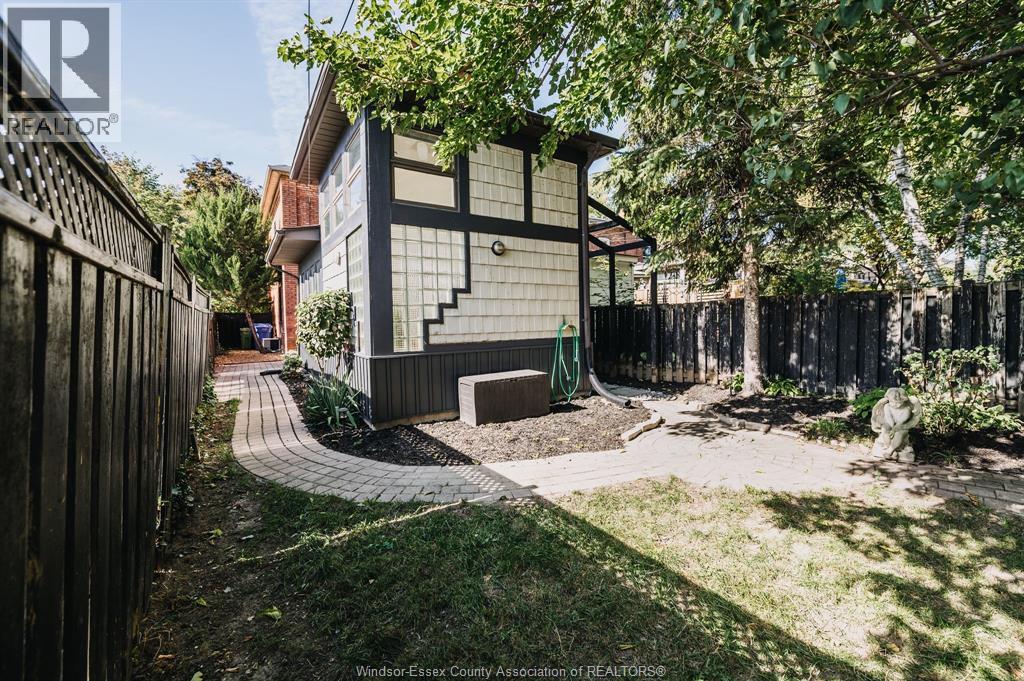 896 MONMOUTH ROAD - 26