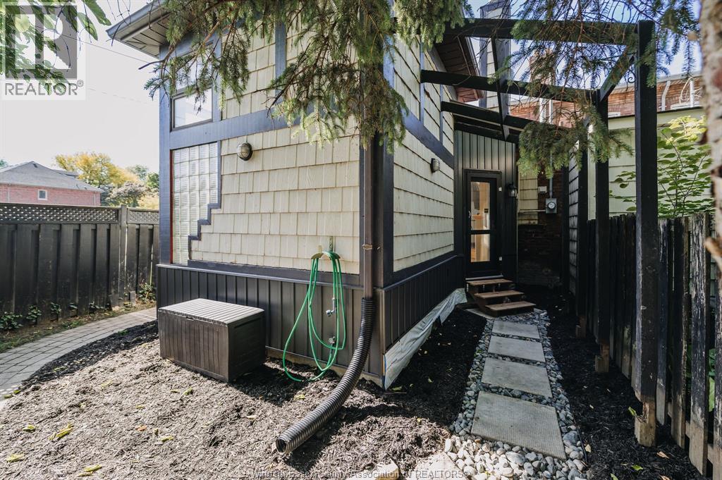896 MONMOUTH ROAD - 27