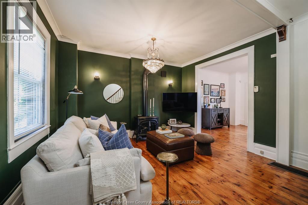 896 MONMOUTH ROAD - 4