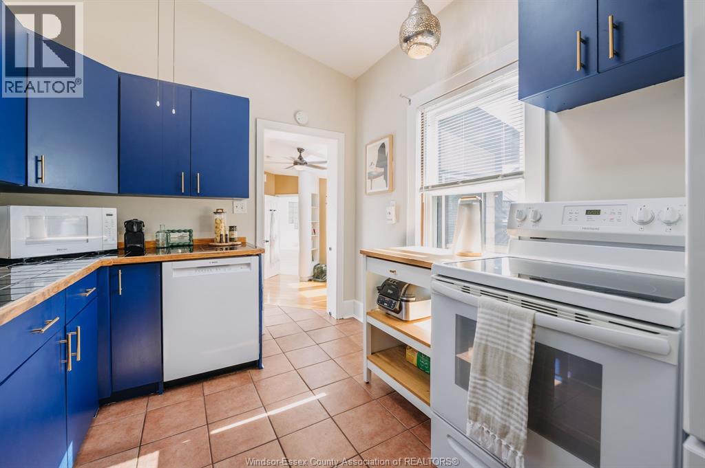 896 MONMOUTH ROAD - 9
