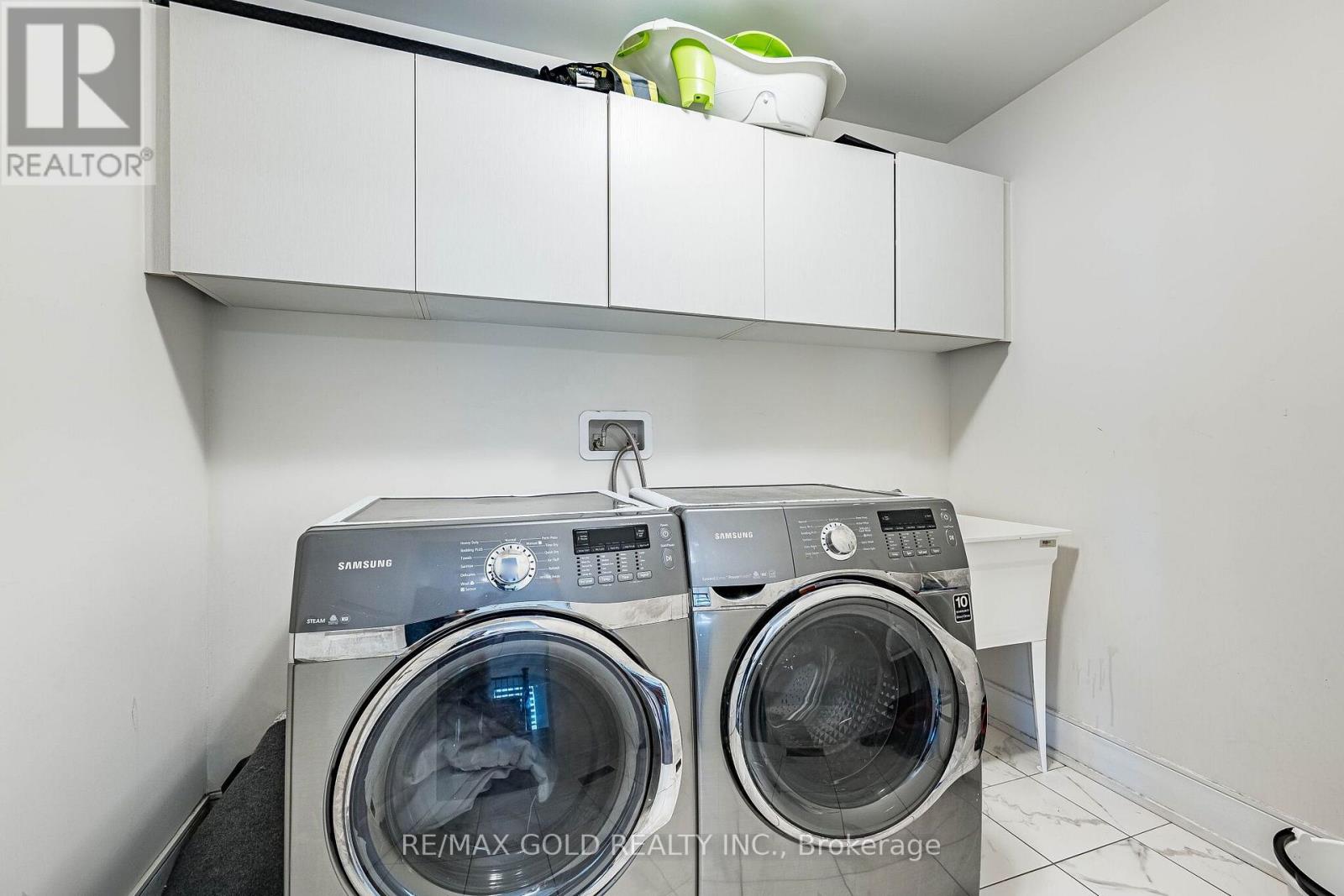 24 JENWOOD CRESCENT - 26