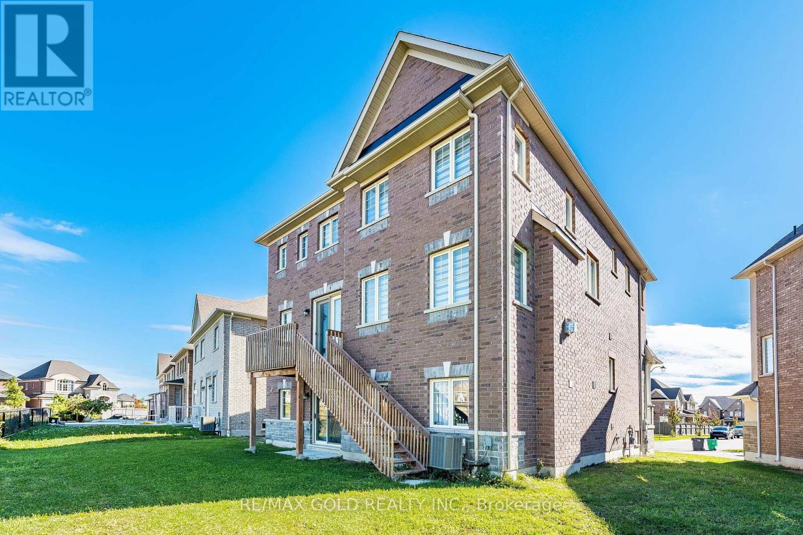 24 JENWOOD CRESCENT - 27