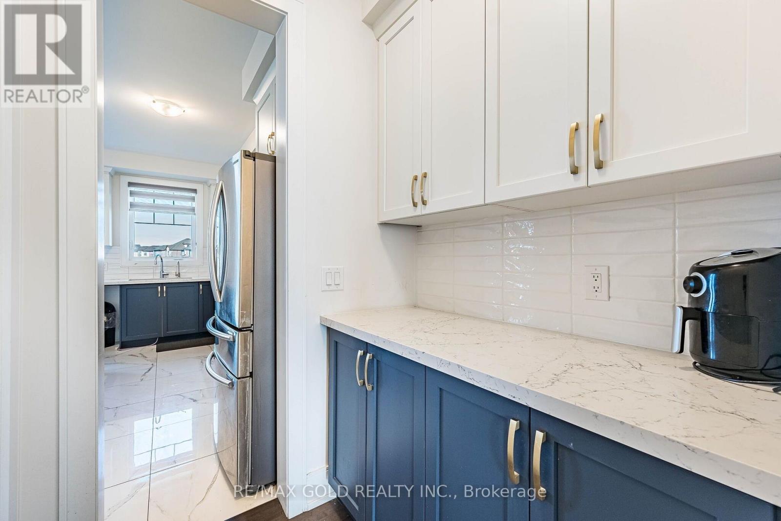 24 JENWOOD CRESCENT - 20
