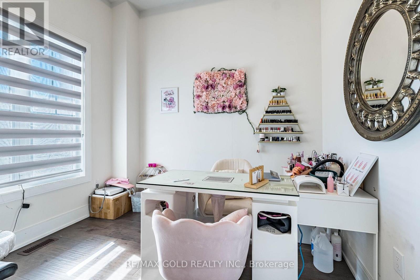 24 JENWOOD CRESCENT - 13