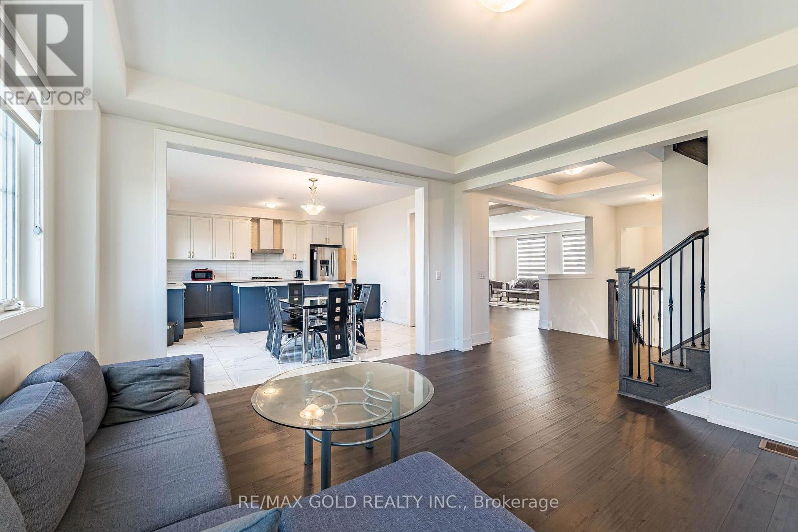 24 JENWOOD CRESCENT - 24