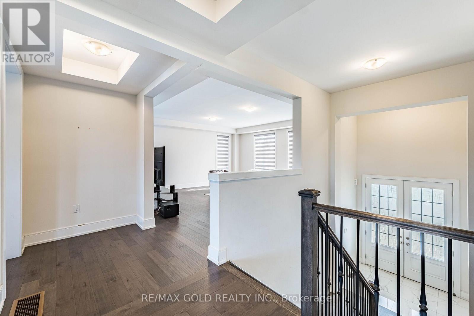 24 JENWOOD CRESCENT - 17