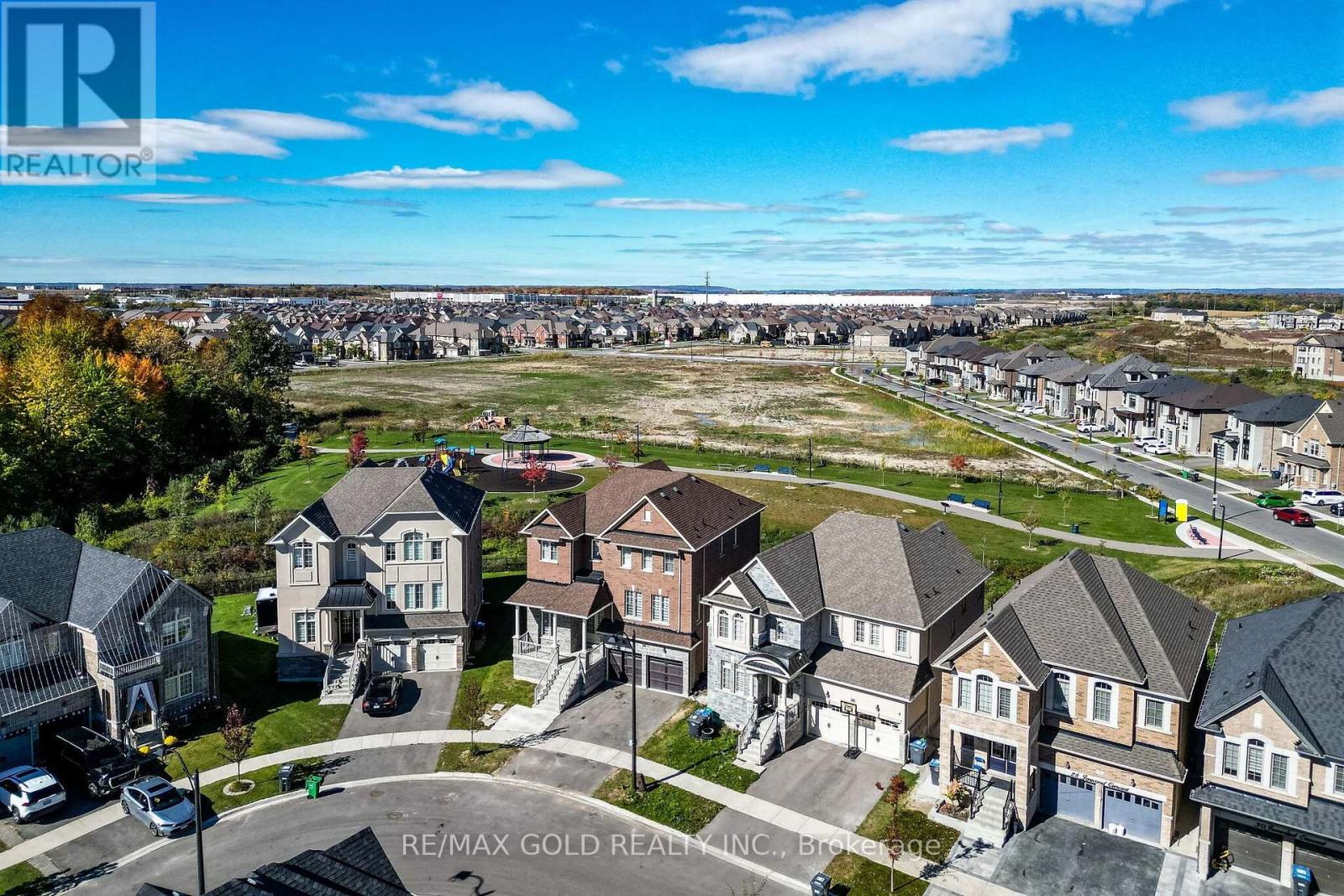 24 JENWOOD CRESCENT - 7