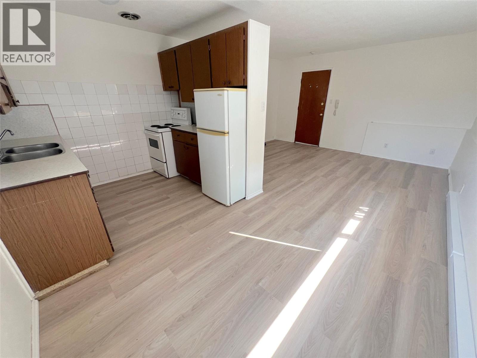 631 Burns Street - 11