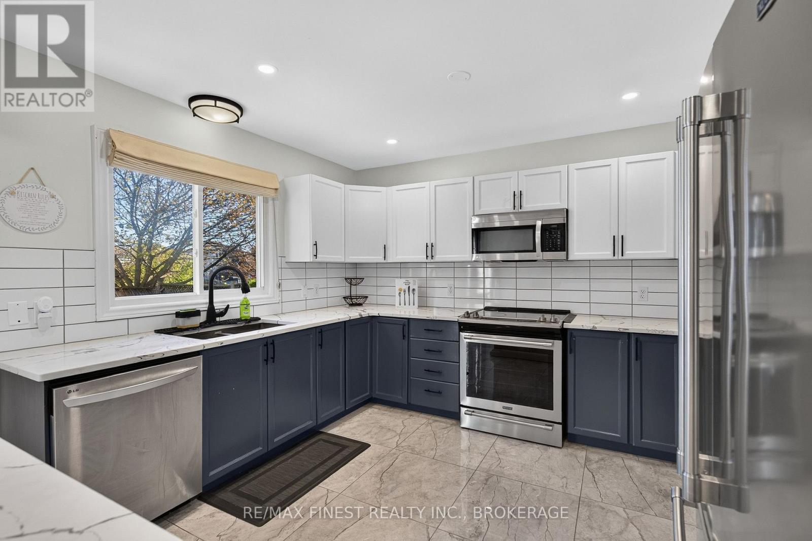 133 AMY LYNN DRIVE - 19