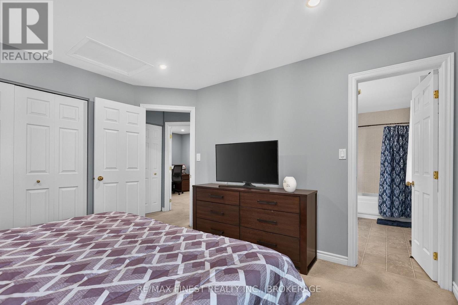 133 AMY LYNN DRIVE - 30