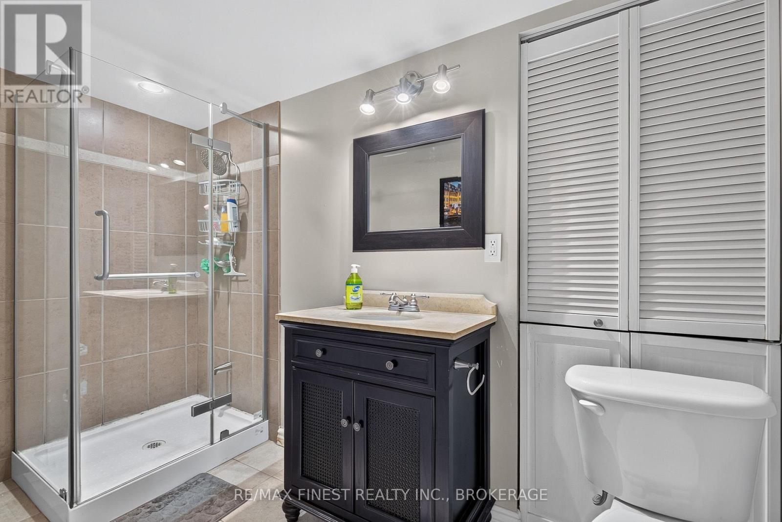 133 AMY LYNN DRIVE - 35