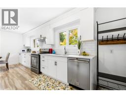 724 Irvine Street, photo 2