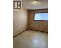 Living room - 10140 105 Street, Lac La Biche, AB T0A2C0 Photo 7