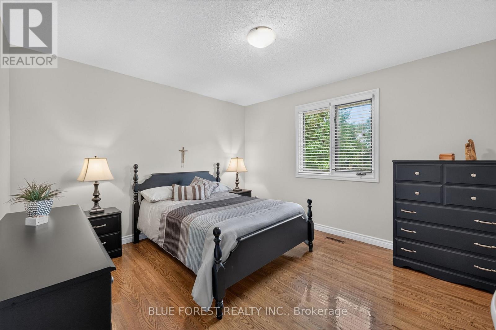 1039 COUNTRY CLUB COURT - Image 20