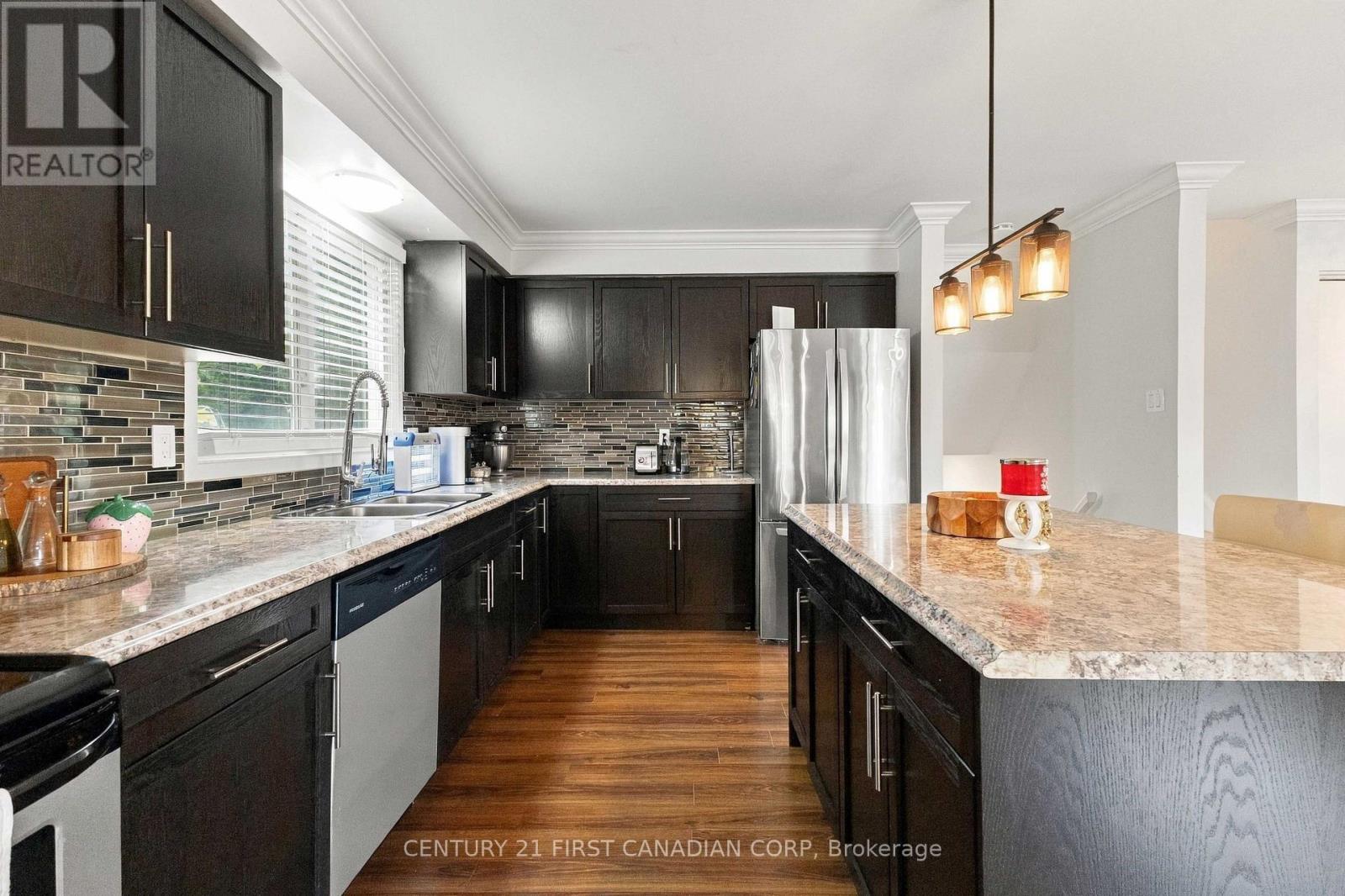 17 ARCHER CRESCENT - 15