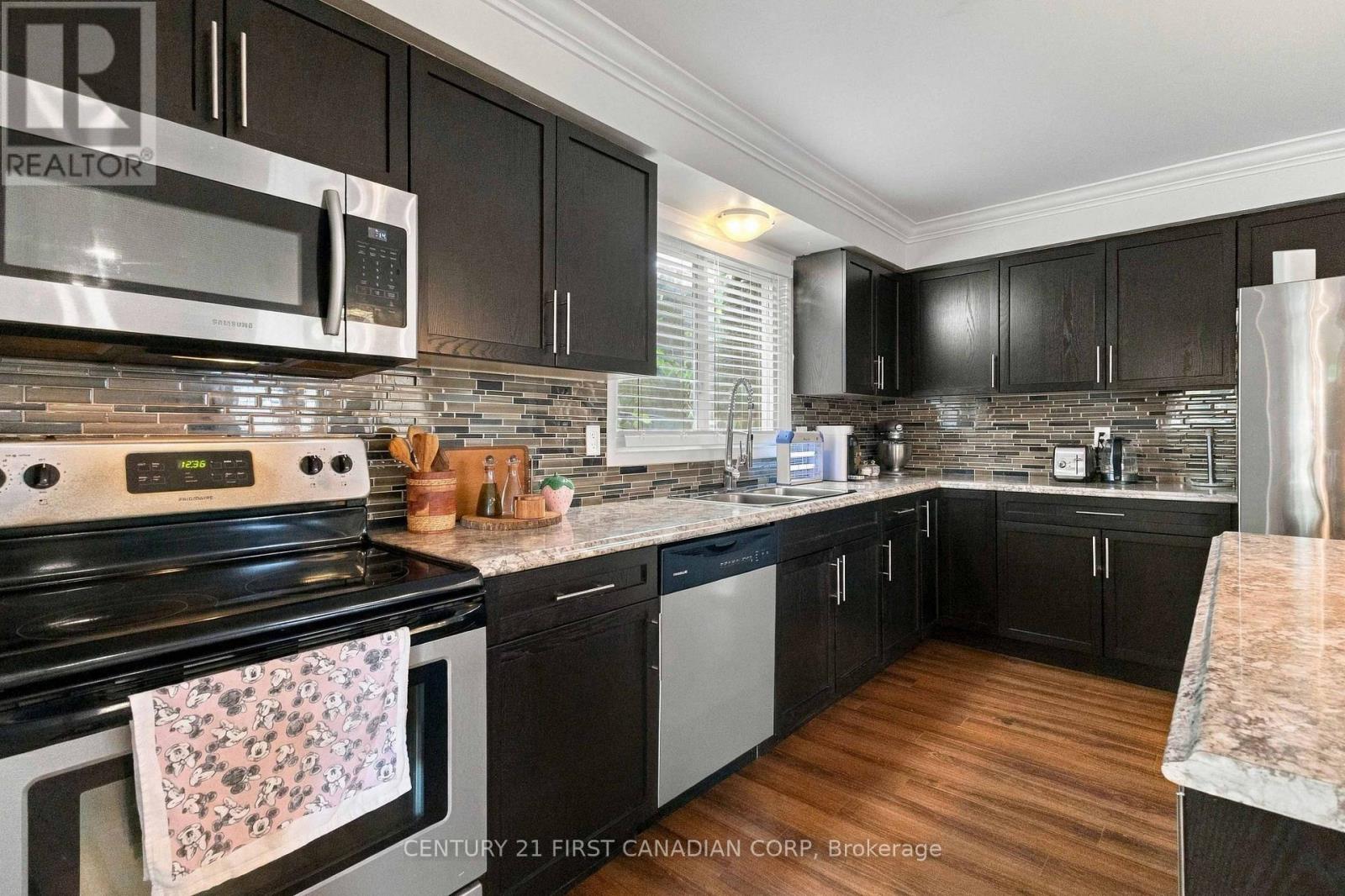 17 ARCHER CRESCENT - 16
