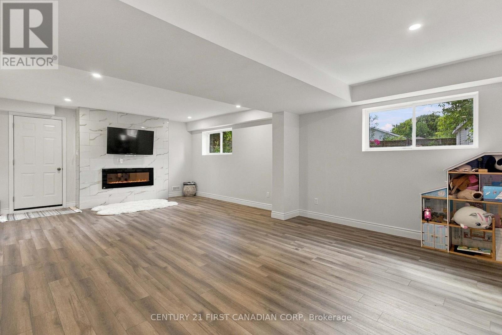 17 ARCHER CRESCENT - 29