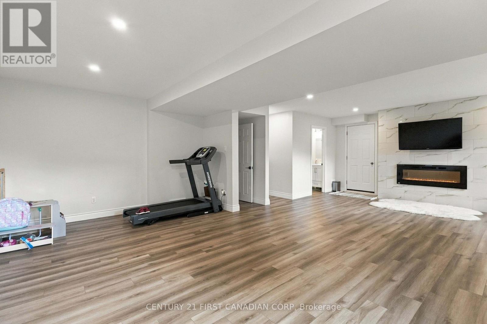 17 ARCHER CRESCENT - 30