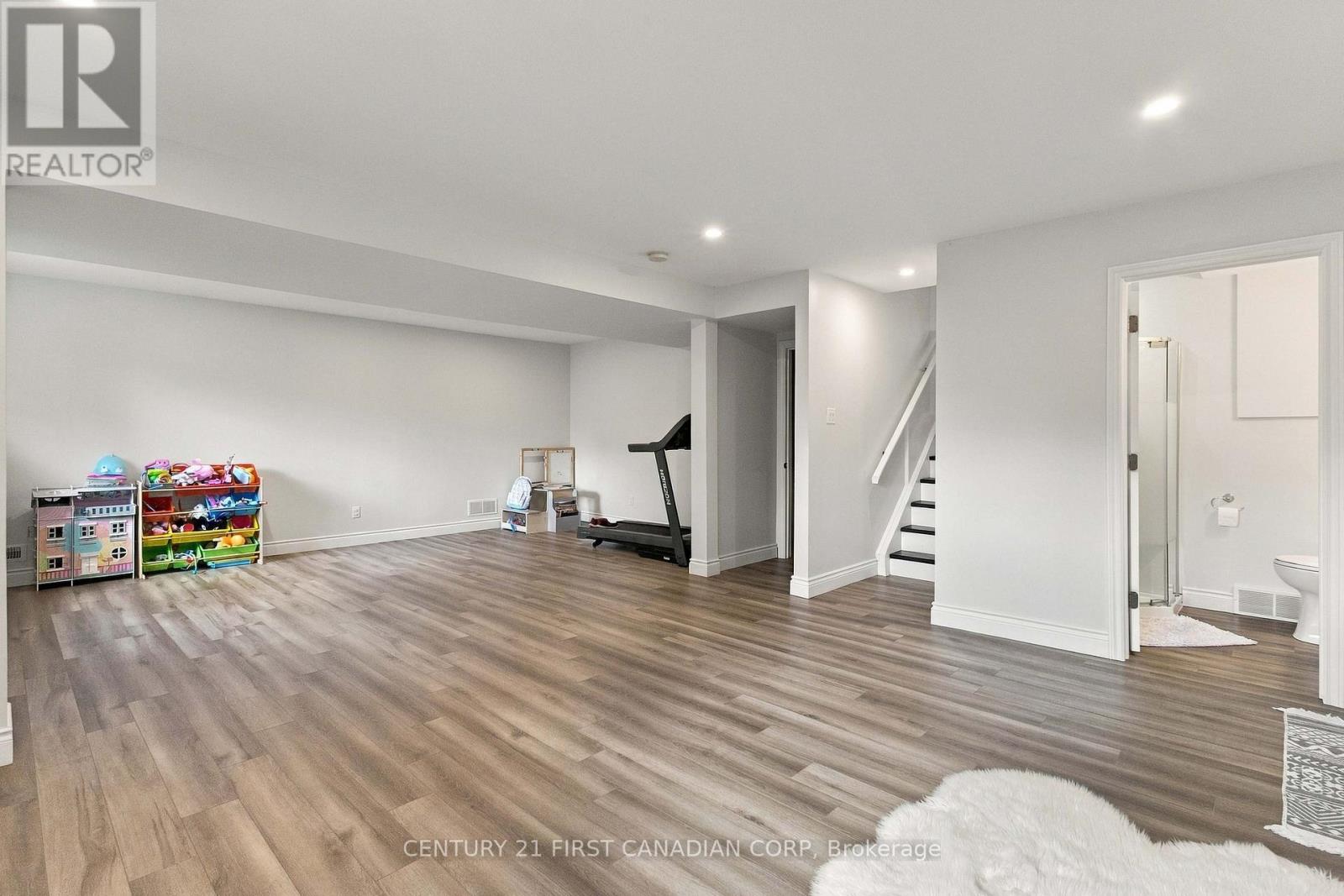 17 ARCHER CRESCENT - 33