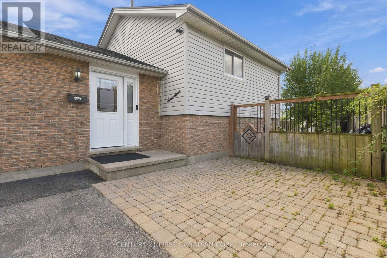 17 ARCHER CRESCENT - 4