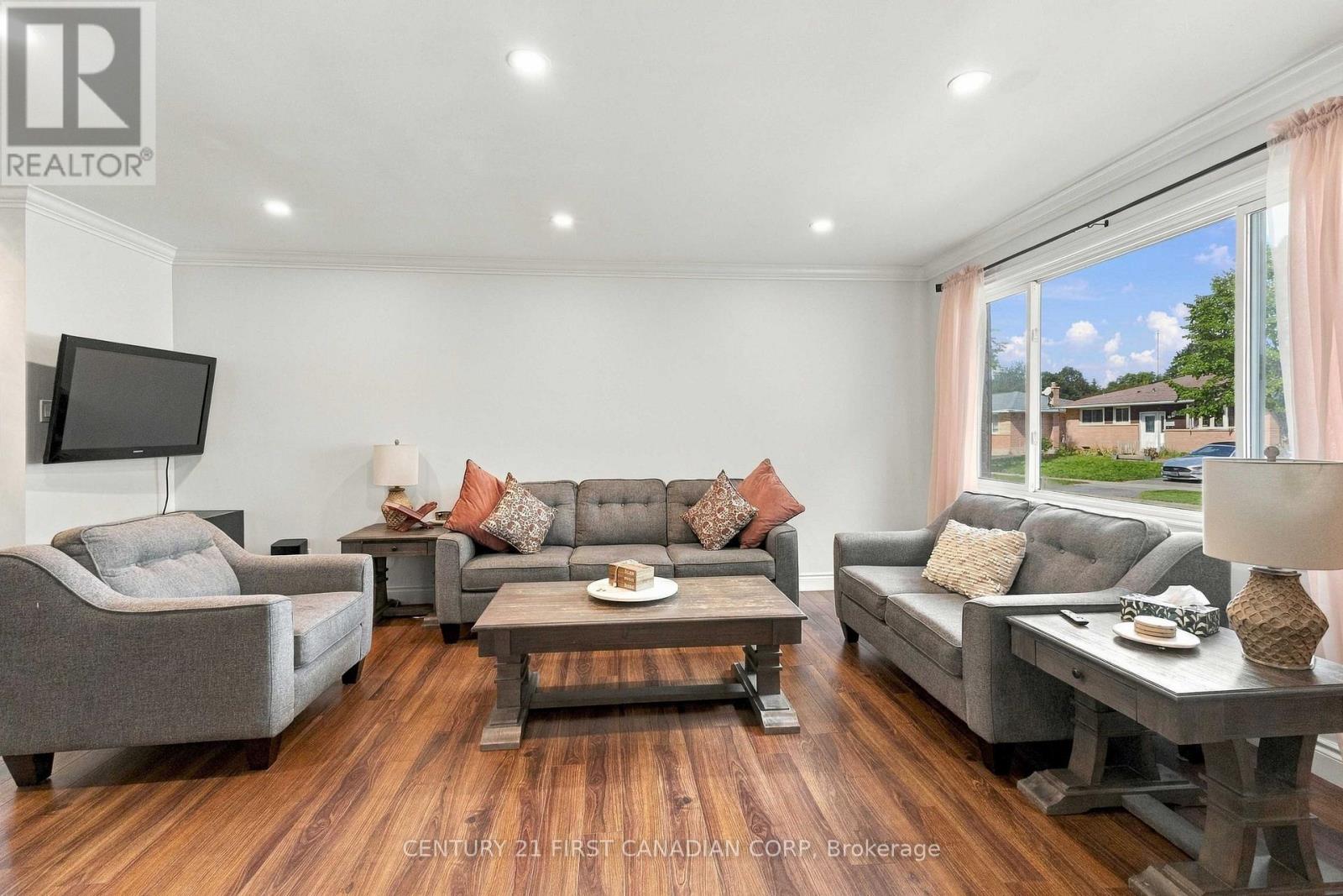 17 ARCHER CRESCENT - 8