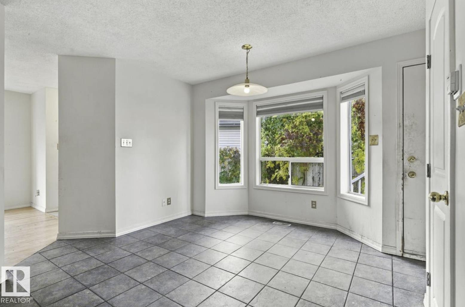 4423 36A ST NW - 11
