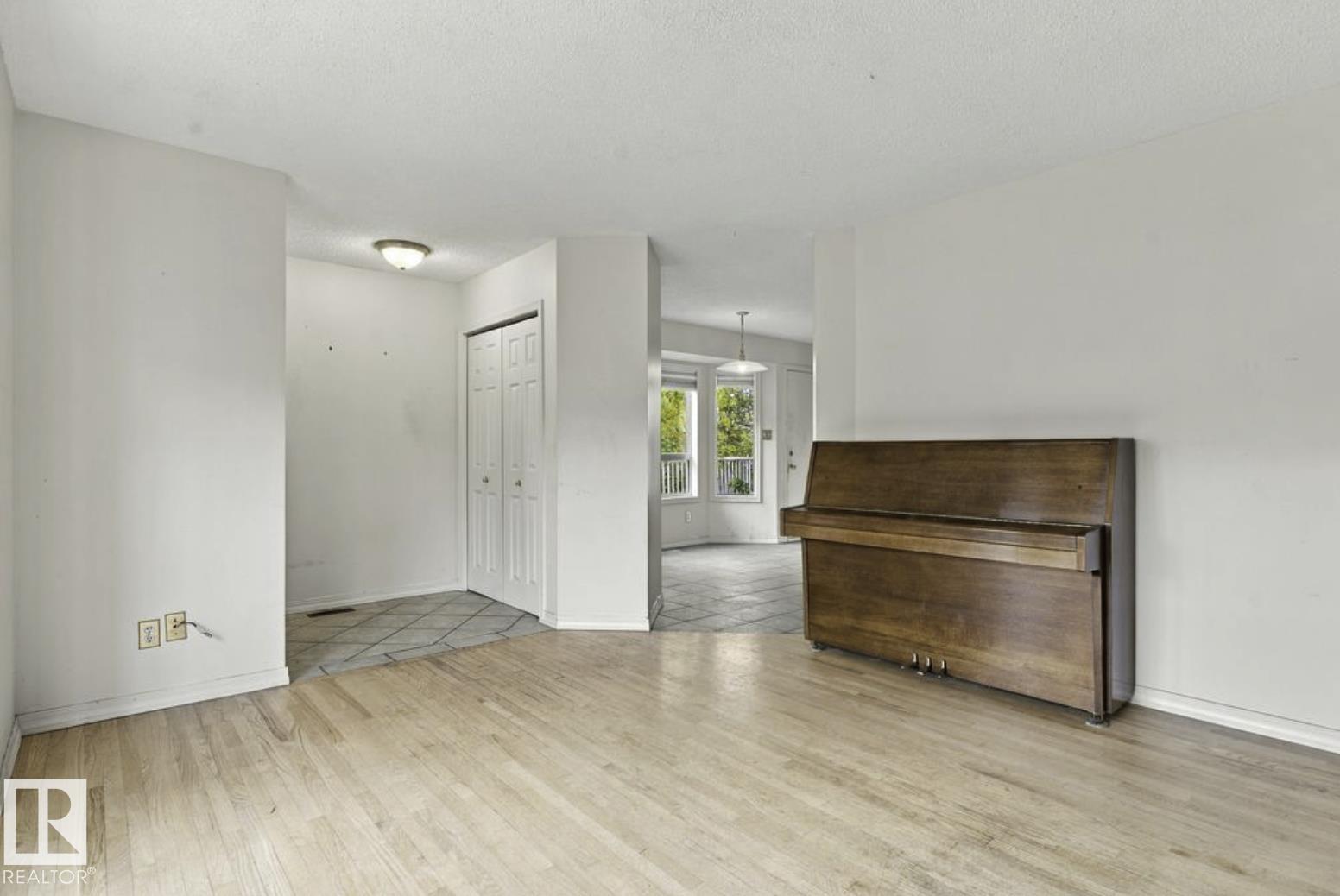 4423 36A ST NW - 8