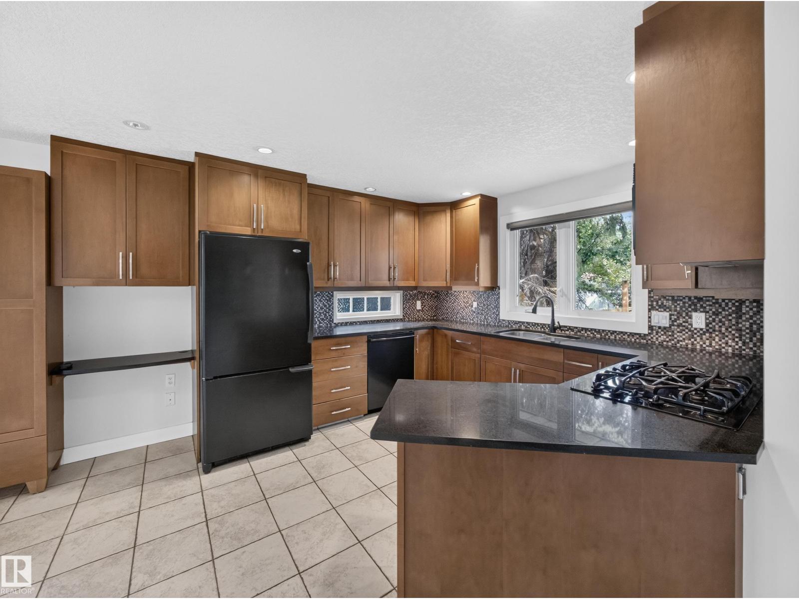 16 GREENWOOD WY - 14