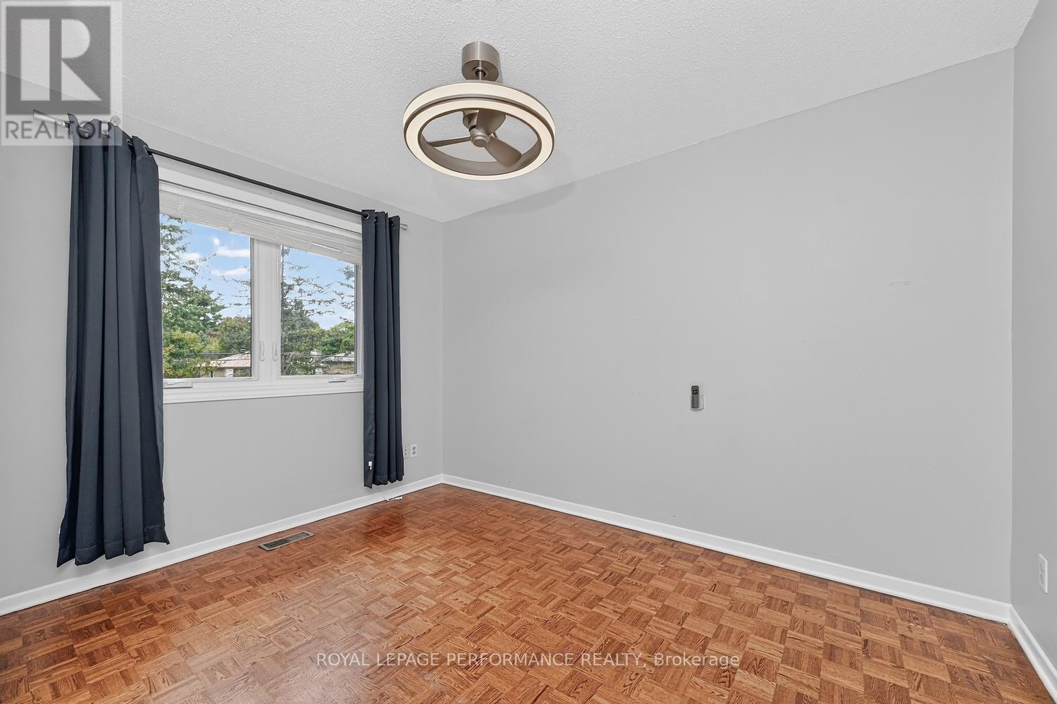 30 Viewpointe Private
