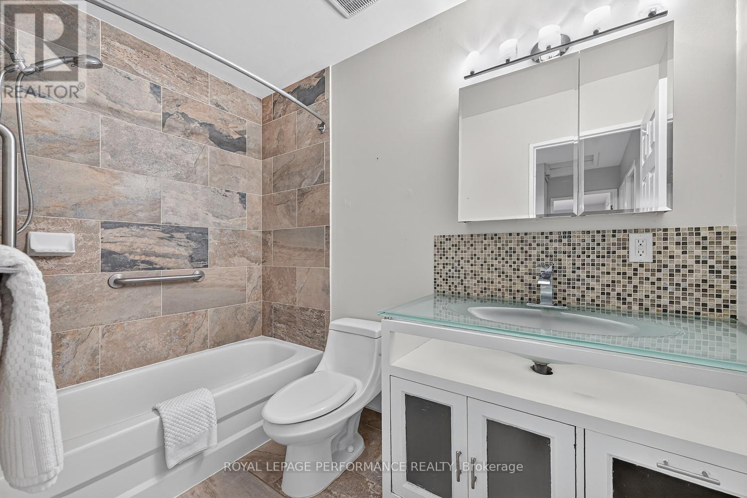30 Viewpointe Private