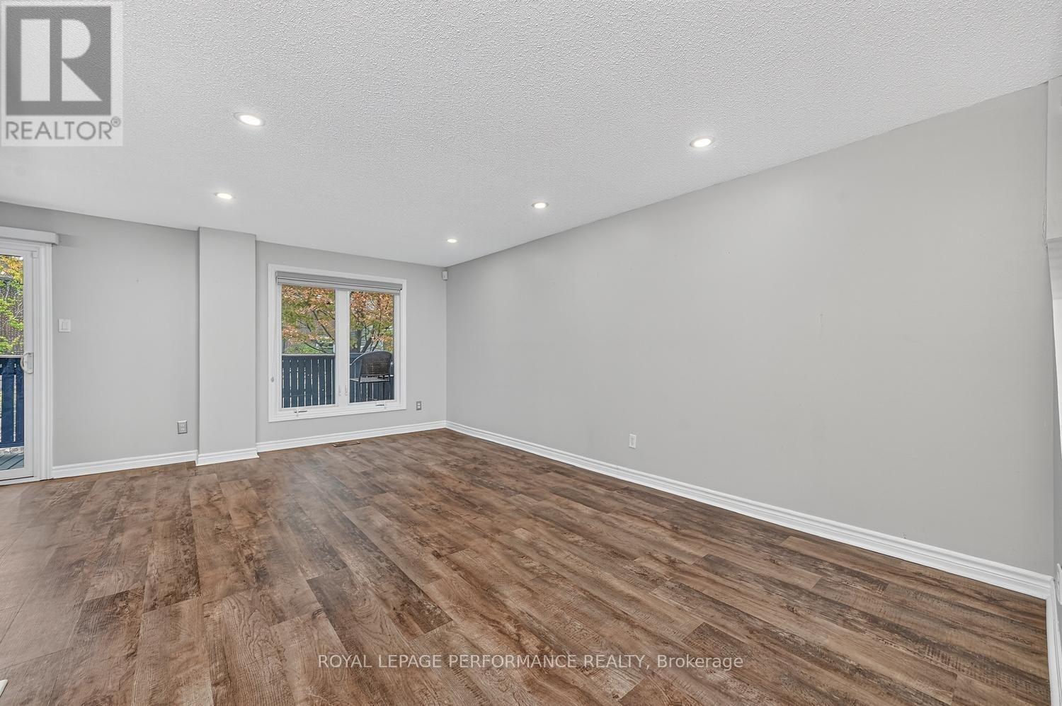 30 VIEWPOINTE PRIVATE - 5