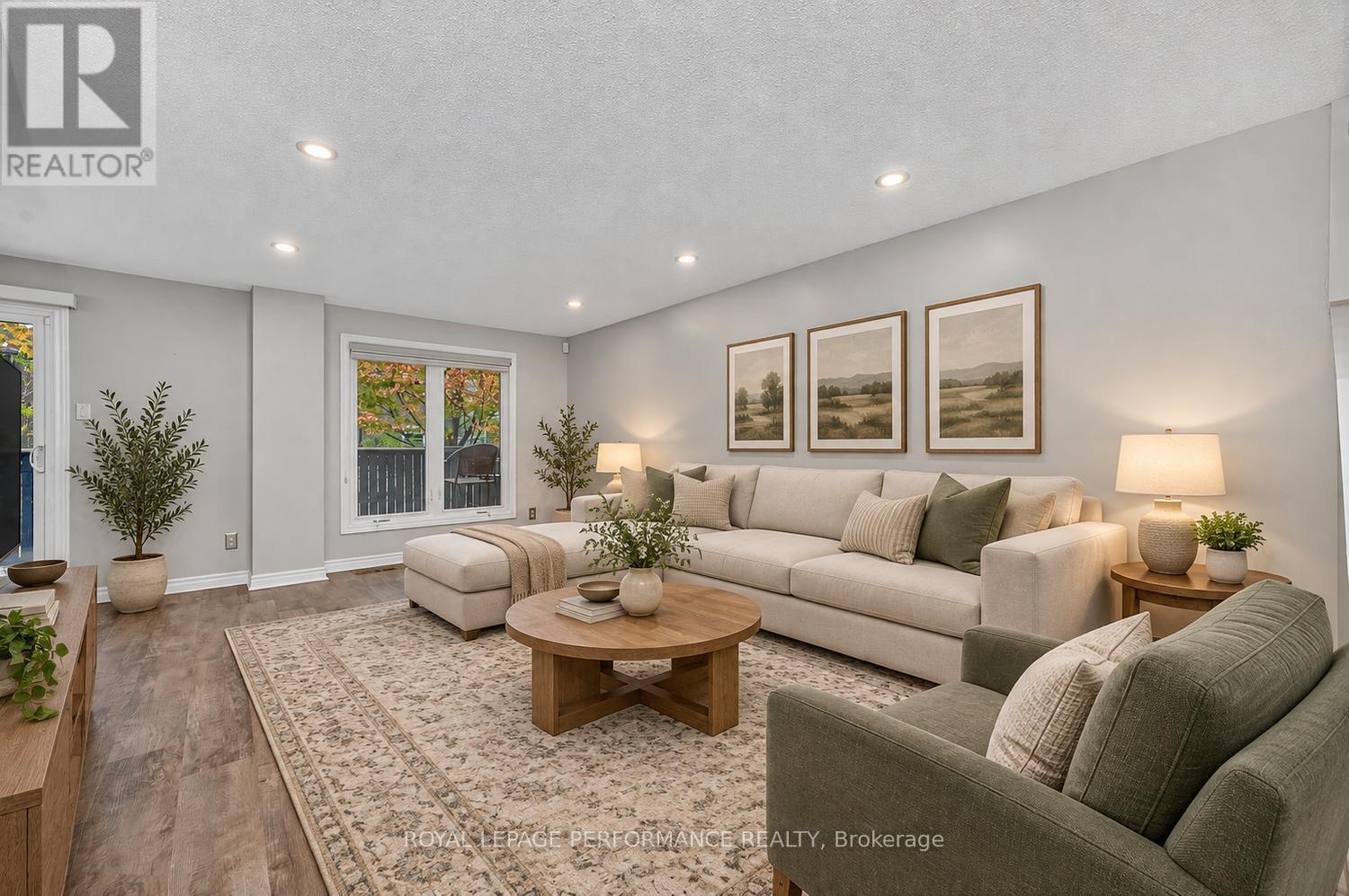 30 Viewpointe Private